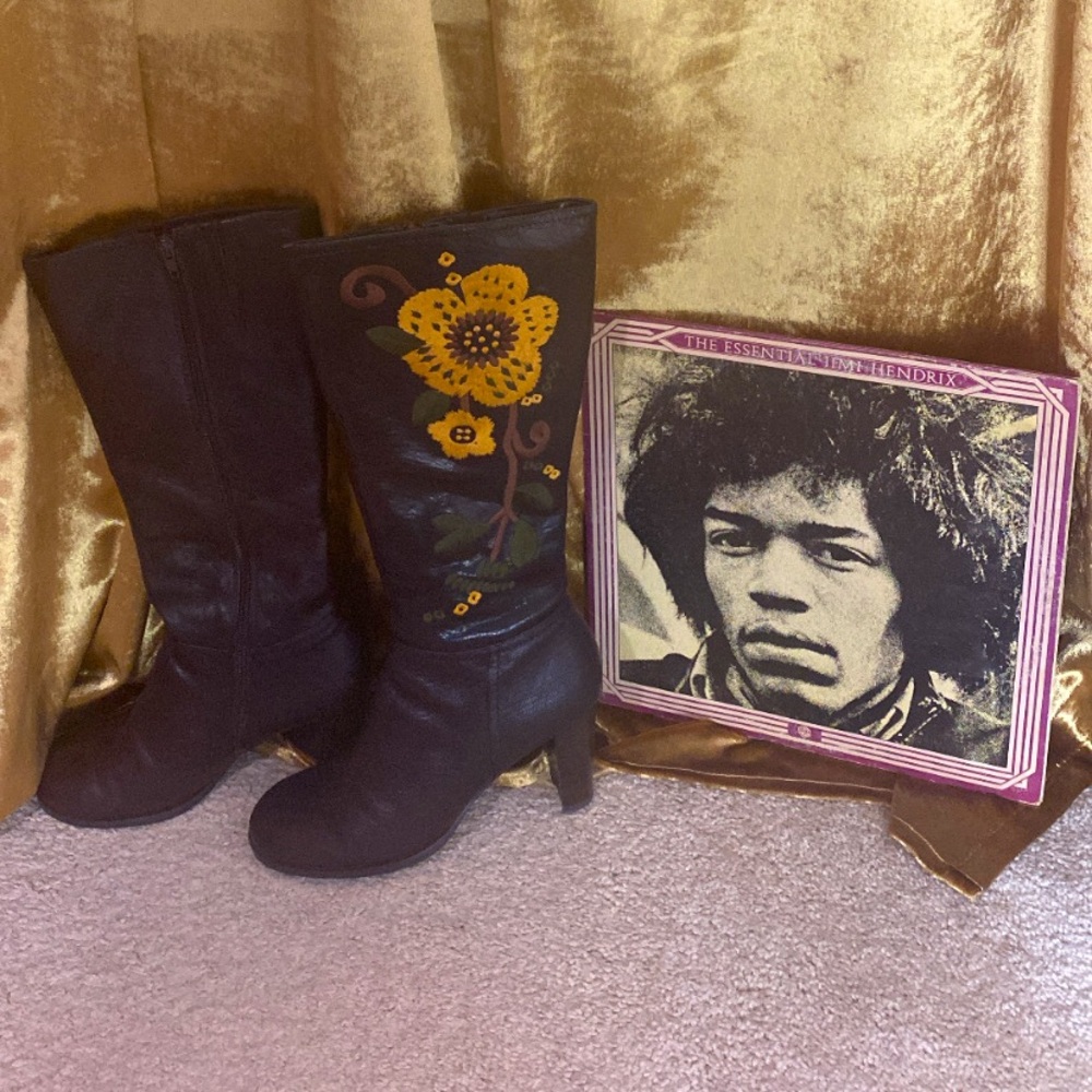 Vintage leather Aerosoles embroidered boots size 8.5